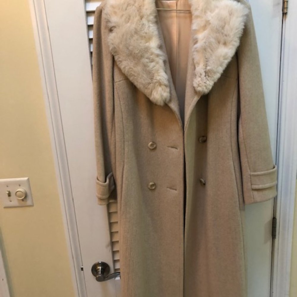 Prime source vintage wool coat with fur collar